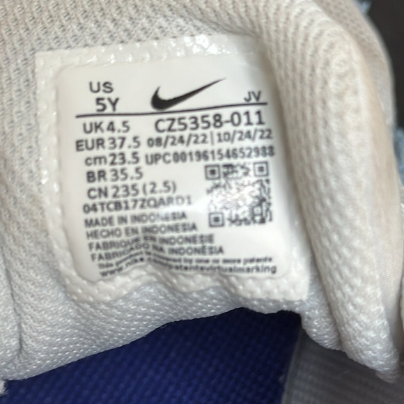 Nike air women’s tennis shoes, size 5 - Picture 5 of 5